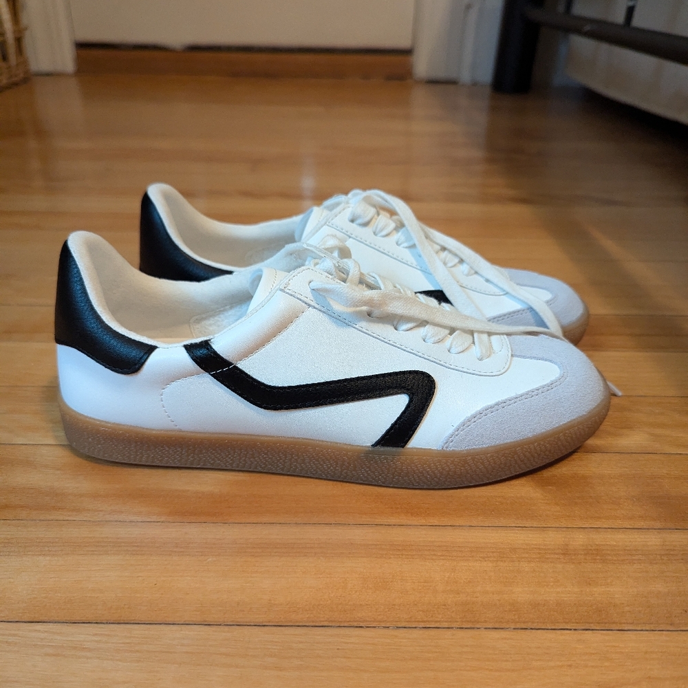 Shoes - Picture 2 of 4